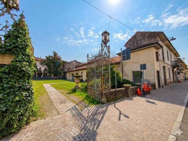 Locale Commerciale in affitto a Buscate, Lombardia