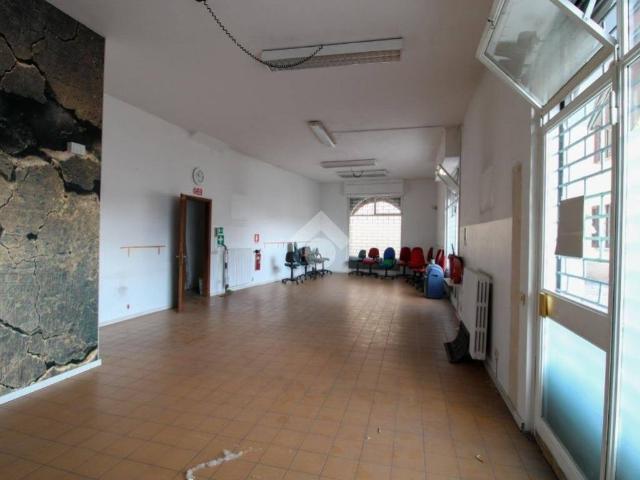 Locale Commerciale in affitto a Bussero, Lombardia