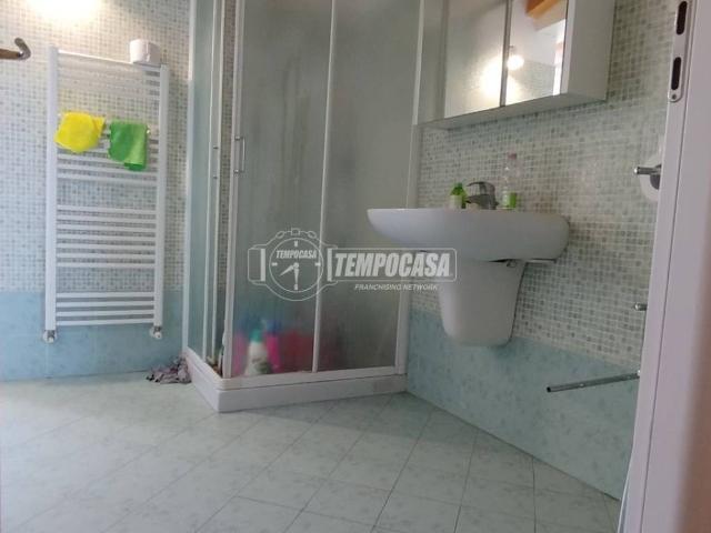 Locale Commerciale in affitto a Bussolengo, Veneto