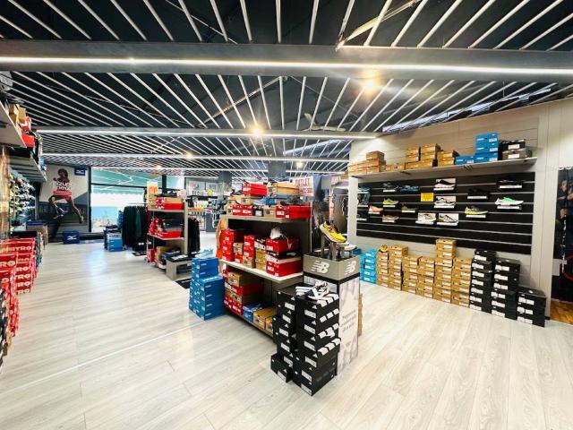 Locale Commerciale in affitto a Bussolengo, Murla