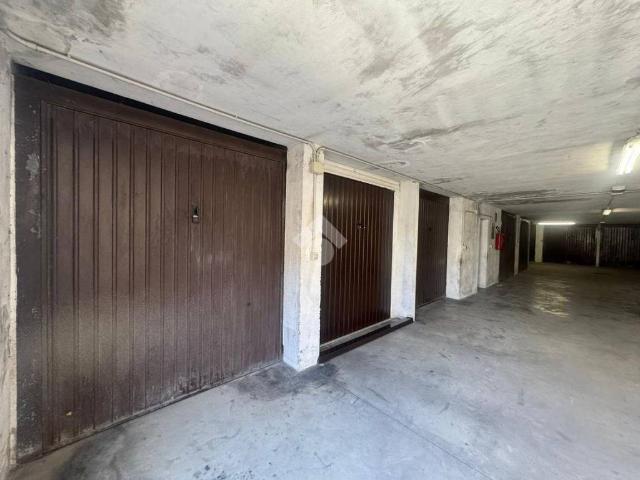 Locale Commerciale in affitto a Bussolengo, Veneto