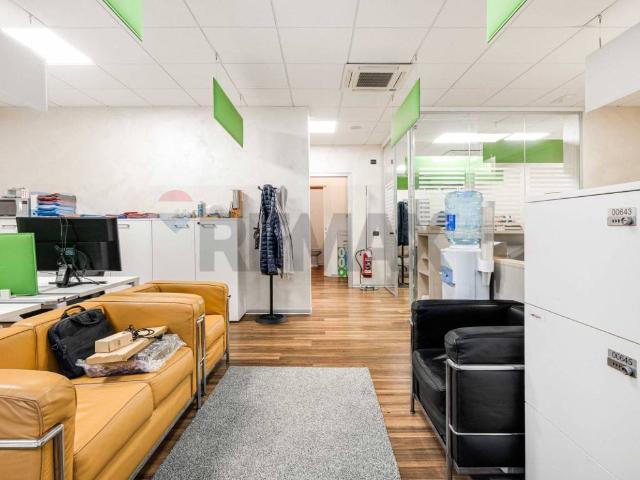 Locale Commerciale in affitto a Busto Arsizio, Lombardia