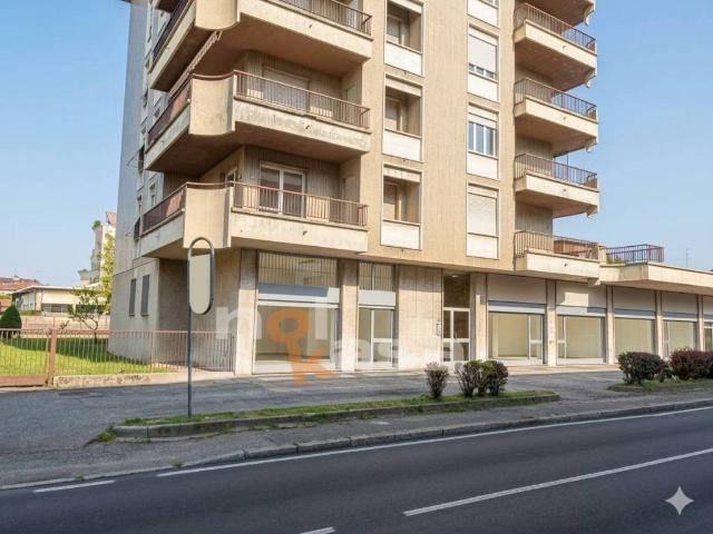 Locale Commerciale in affitto a Santi Apostoli, Busto Arsizio