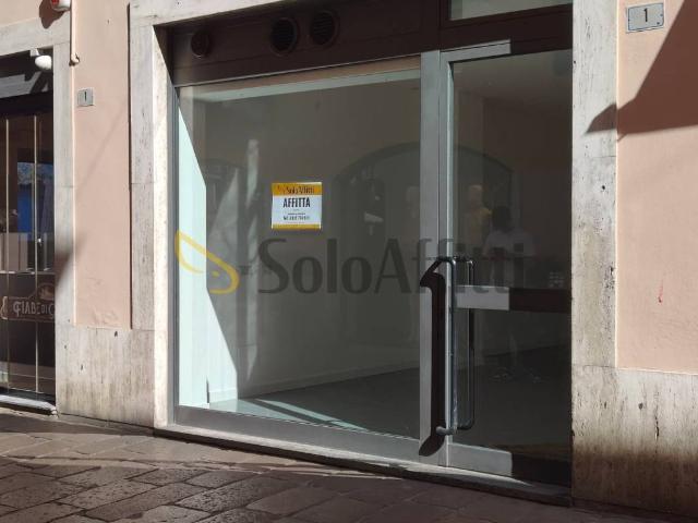 Locale Commerciale in affitto a San Giovanni, Busto Arsizio