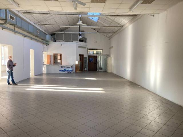 Locale Commerciale in affitto a San Giuseppe, Busto Arsizio