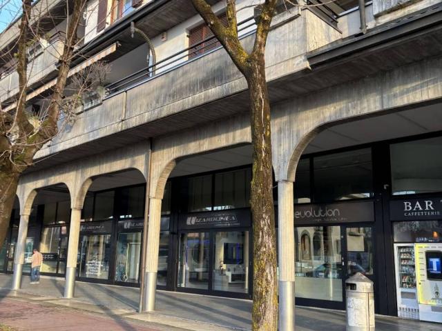 Locale Commerciale in affitto a Busto Arsizio, Lombardia