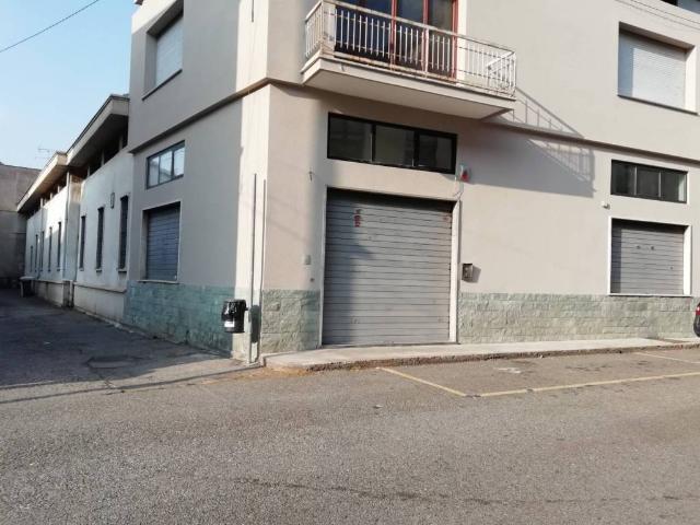 Locale Commerciale in affitto a Busto Arsizio, Lombardia