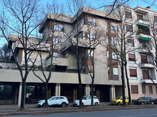 Locale Commerciale in affitto a San Giovanni, Busto Arsizio