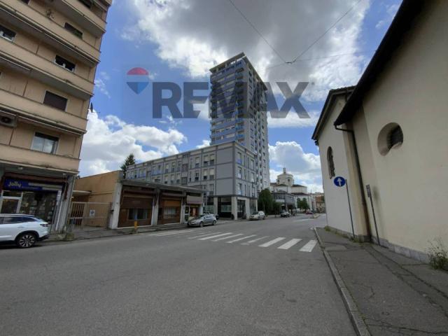 Locale Commerciale in affitto a San Michele, Busto Arsizio
