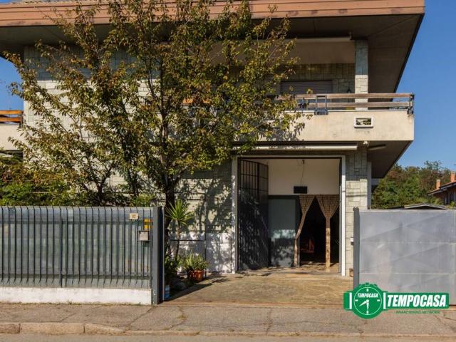 Locale Commerciale in affitto a Busto Arsizio, Lombardia