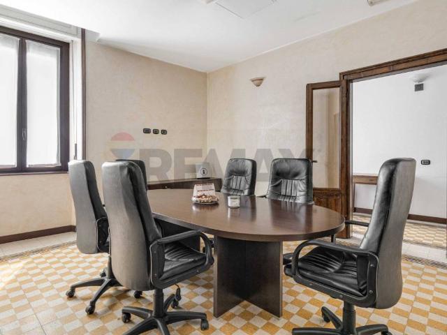 Locale Commerciale in affitto a Busto Arsizio, Lombardia