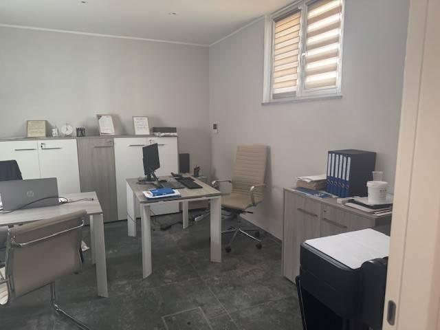 Locale Commerciale in affitto a Busto Arsizio, Lombardia