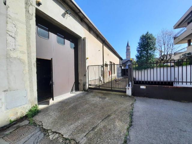 Locale Commerciale in affitto a Busto Arsizio, Lombardia