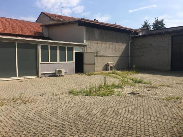 Locale Commerciale in affitto a Busto Arsizio, Lombardia