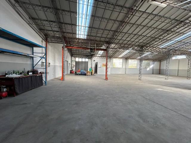 Locale Commerciale in affitto a Busto Arsizio, Lombardia