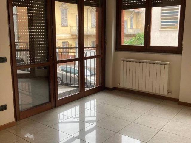 Locale Commerciale in affitto a Busto Arsizio, Lombardia