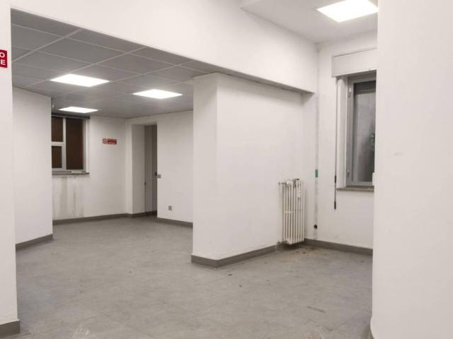 Locale Commerciale in affitto a San Giovanni, Busto Arsizio