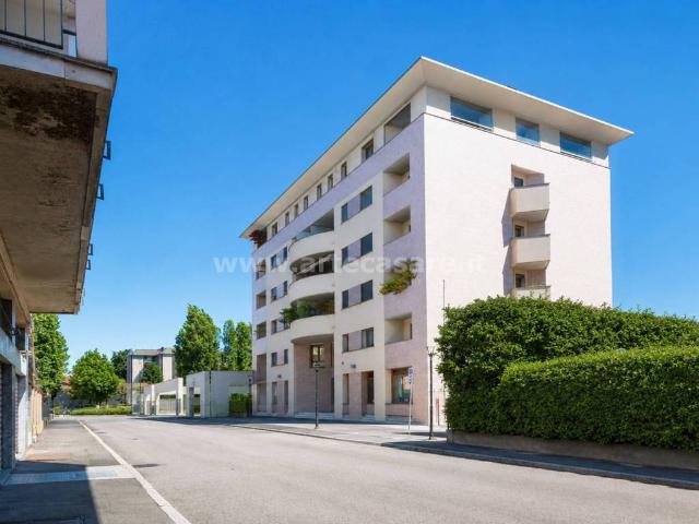 Locale Commerciale in affitto a Busto Arsizio, Lombardia