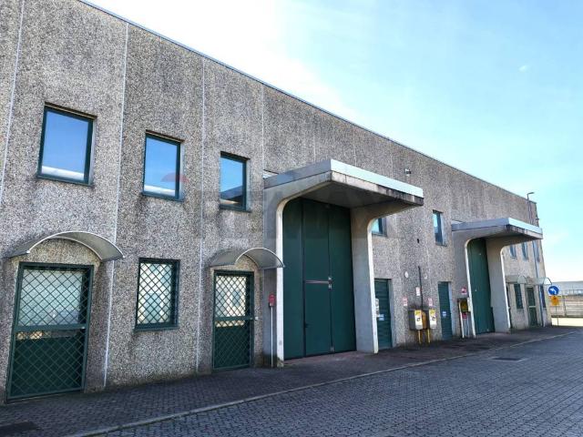 Locale Commerciale in affitto a Busto Arsizio, Lombardia