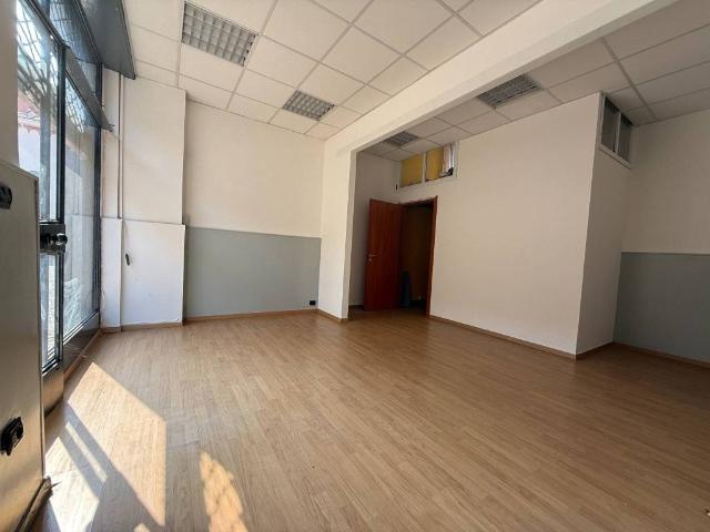 Locale Commerciale in affitto a Busto Garolfo, Milano
