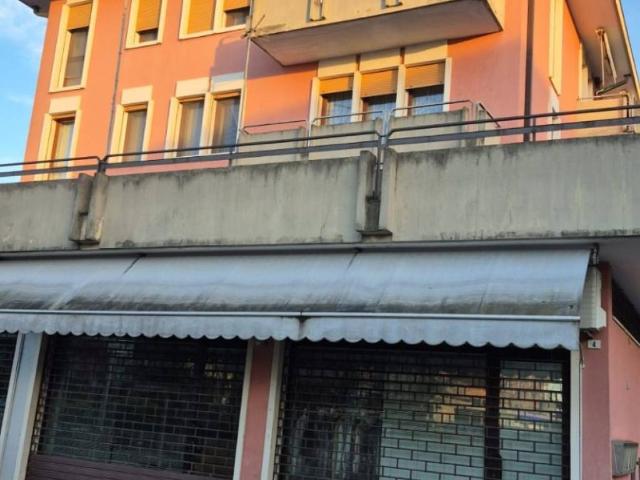 Locale Commerciale in affitto a Cadoneghe, Veneto