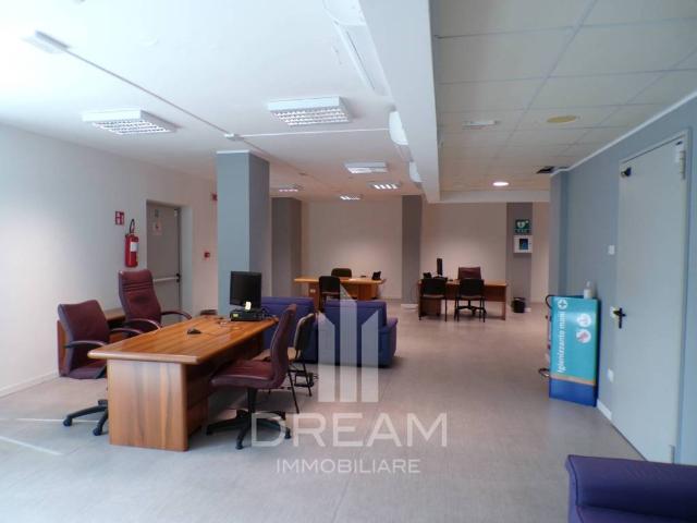 Locale Commerciale in affitto a Sant'Avendrace-Santa Gilla, Cagliari