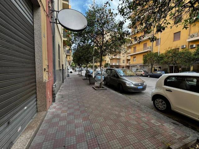 Locale Commerciale in affitto a San Benedetto, Cagliari