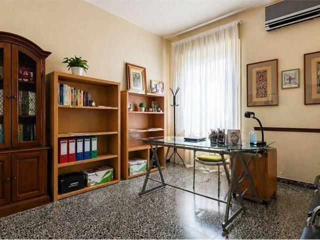 Locale Commerciale in affitto a Monte Urpinu, Cagliari