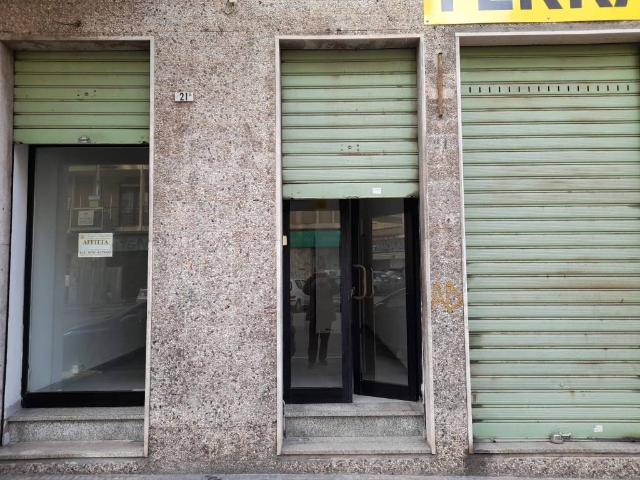 Locale Commerciale in affitto a Sant'Alenixedda, Cagliari