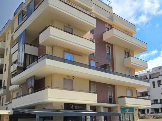 Locale Commerciale in affitto a Quartiere del Sole, Cagliari