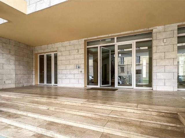 Locale Commerciale in affitto a San Benedetto, Cagliari