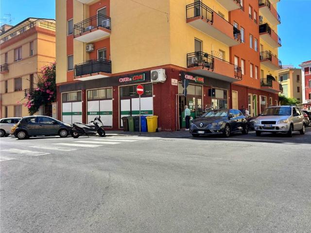 Locale Commerciale in affitto a San Benedetto, Cagliari