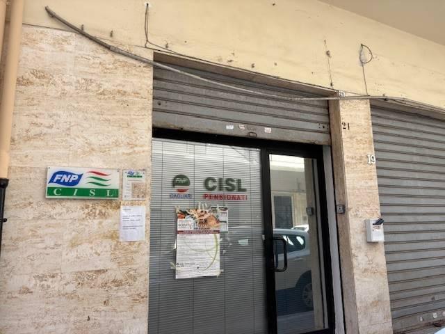 Locale Commerciale in affitto a Sant'Alenixedda, Cagliari