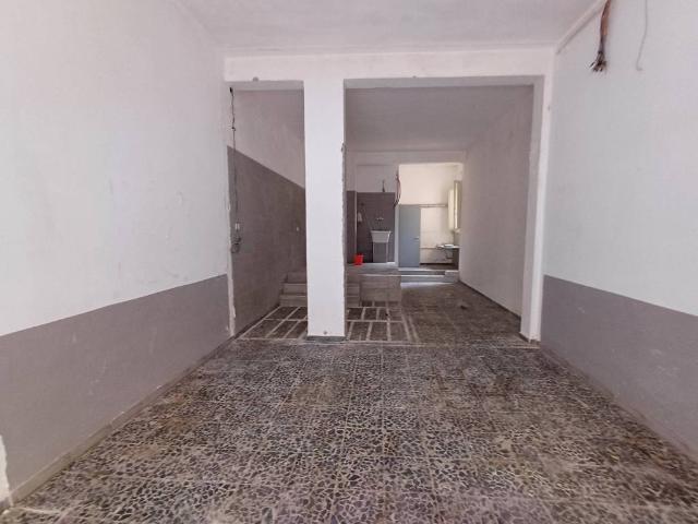 Locale Commerciale in affitto a San Benedetto, Cagliari