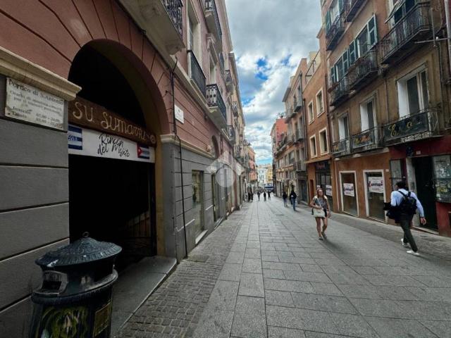 Locale Commerciale in affitto a Lapola/Marina, Cagliari