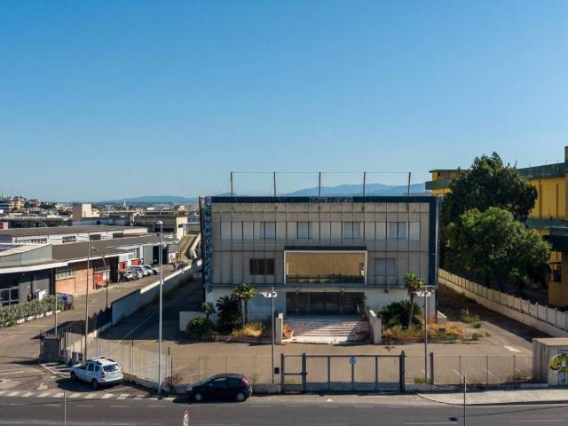 Locale Commerciale in affitto a Fonsarda, Cagliari