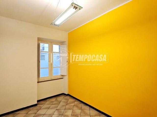 Locale Commerciale in affitto a Is Mirrionis, Cagliari