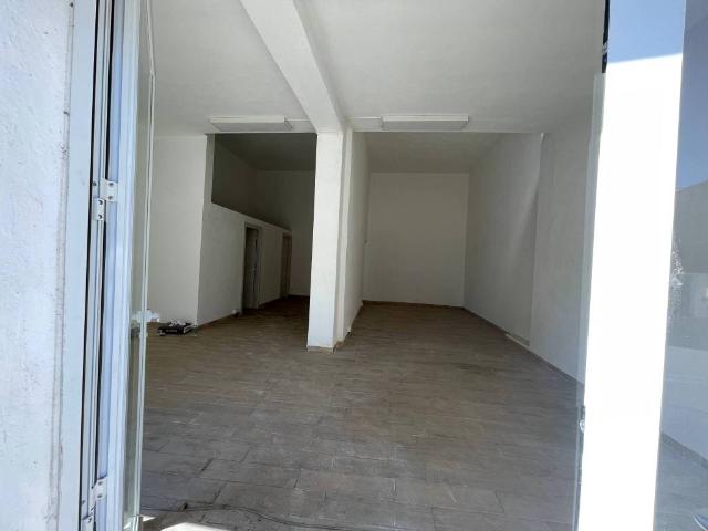 Locale Commerciale in affitto a Genneruxi, Cagliari