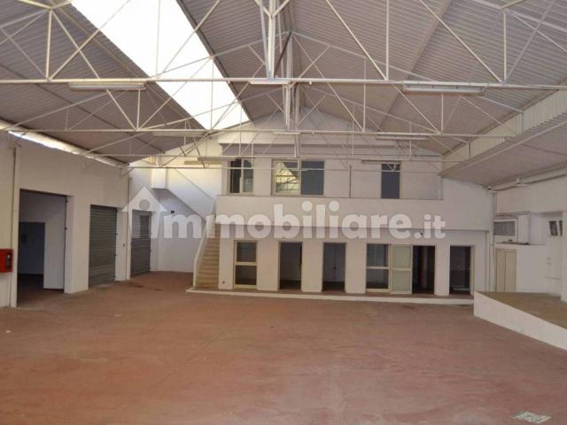 Locale Commerciale in affitto a Is Mirrionis, Cagliari