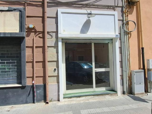 Locale Commerciale in affitto a San Benedetto, Cagliari