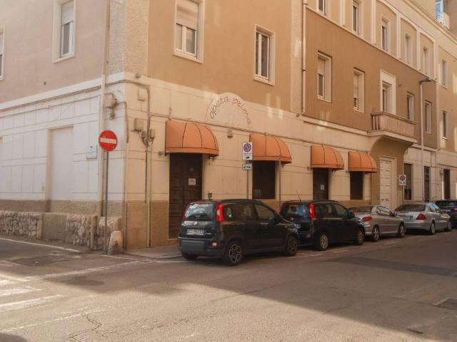 Locale Commerciale in affitto a Bonaria, Cagliari