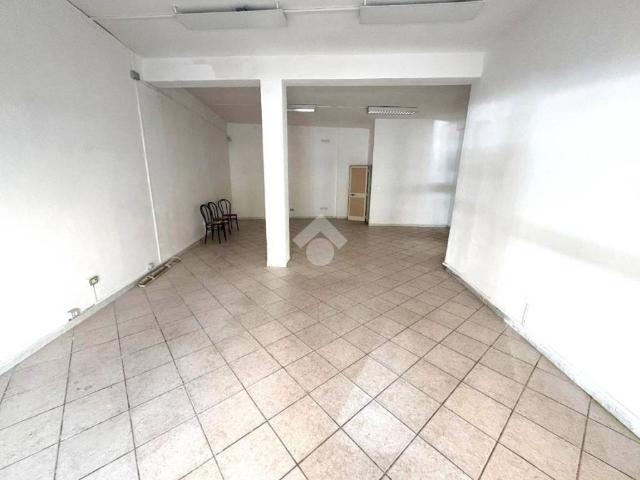 Locale Commerciale in affitto a Is Mirrionis, Cagliari