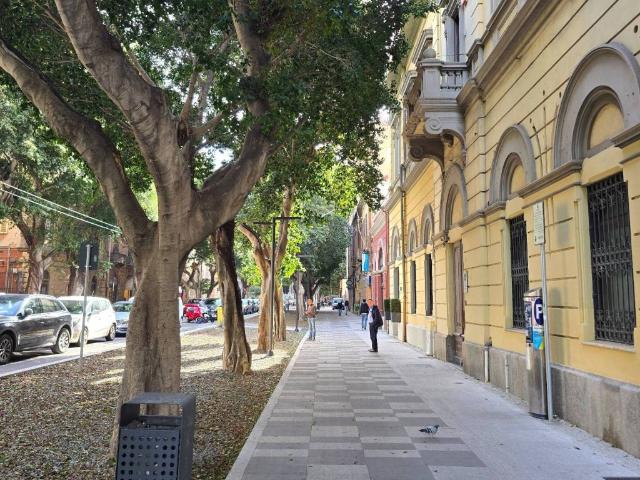 Locale Commerciale in affitto a Stampaxi/Stampace, Cagliari
