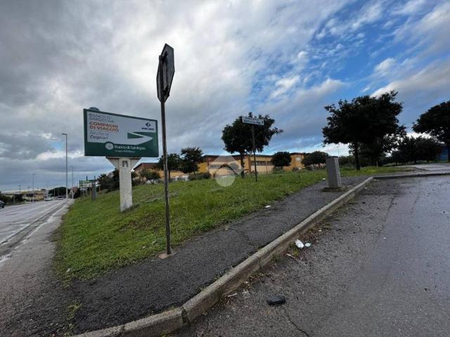 Locale Commerciale in affitto a Sant'Avendrace-Santa Gilla, Cagliari