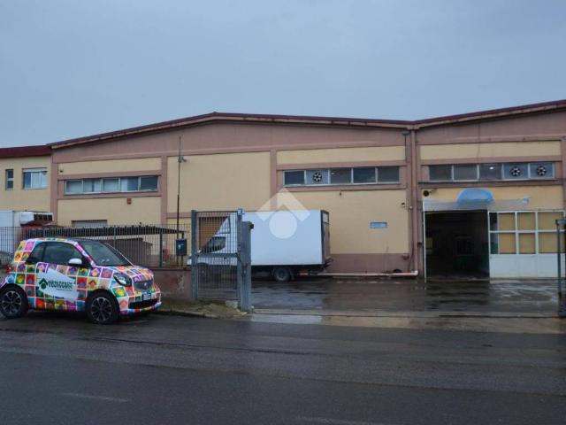 Locale Commerciale in affitto a Sant'Avendrace-Santa Gilla, Cagliari
