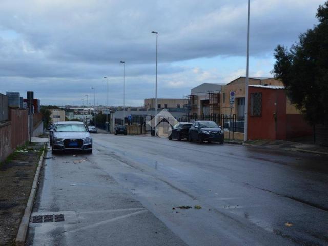 Locale Commerciale in affitto a Sant'Avendrace-Santa Gilla, Cagliari