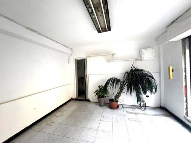 Locale Commerciale in affitto a Villa Doloretta, Cagliari