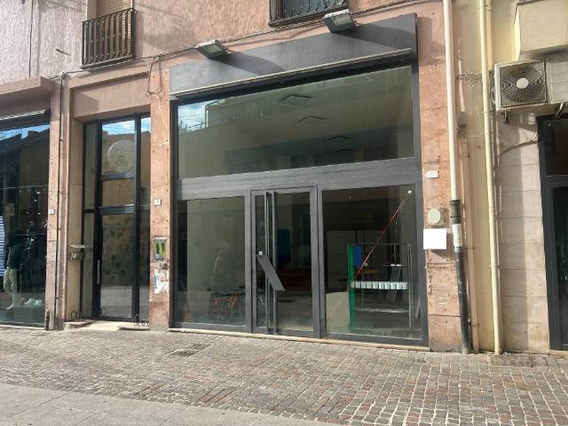 Locale Commerciale in affitto a Biddanoa/Villanova, Cagliari