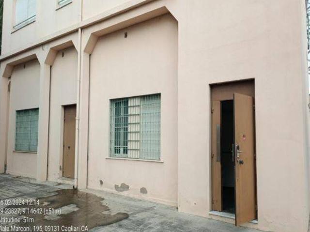 Locale Commerciale in affitto a Genneruxi, Cagliari
