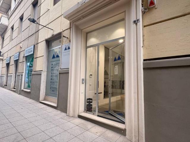 Locale Commerciale in affitto a San Benedetto, Cagliari
